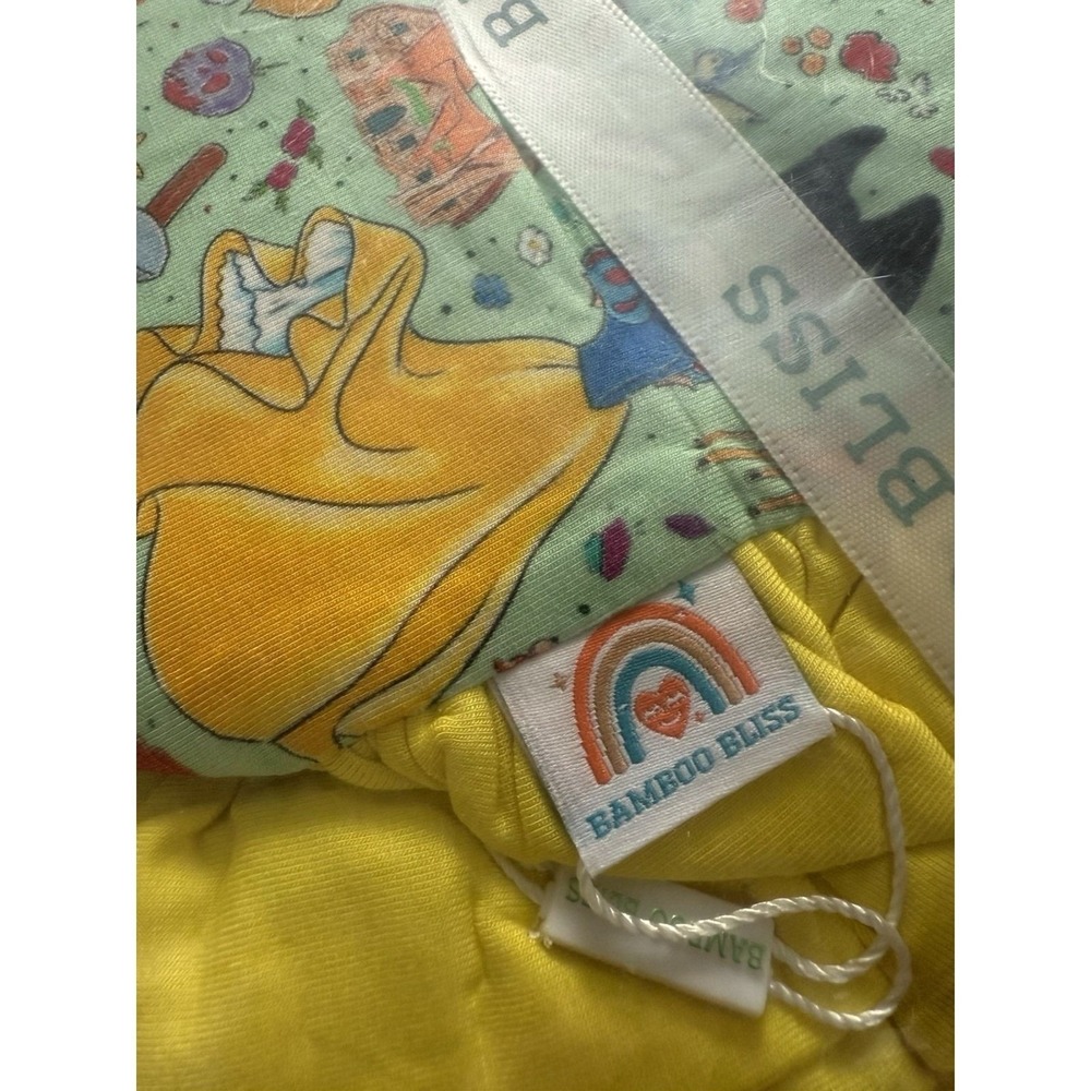 Bamboo Bliss Bamboo Blanket Snow White Disney 47x47 Baby Soft Cozy Princess C33 - Picture 2 of 3